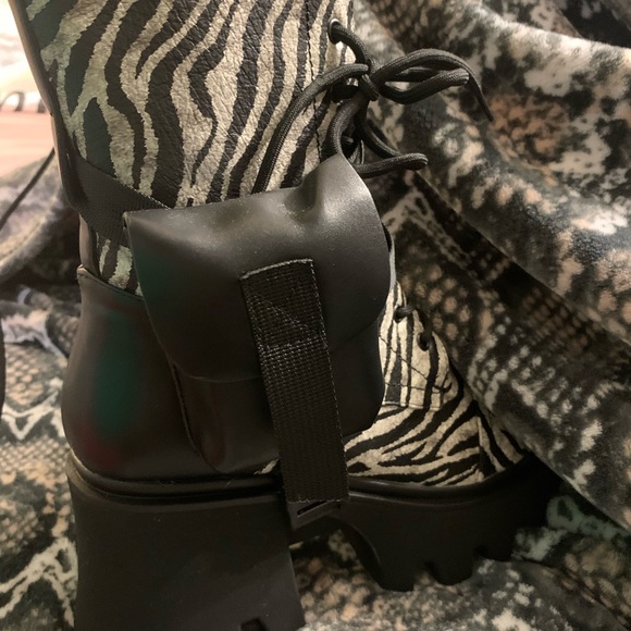 Zebra print boots - Picture 2 of 5